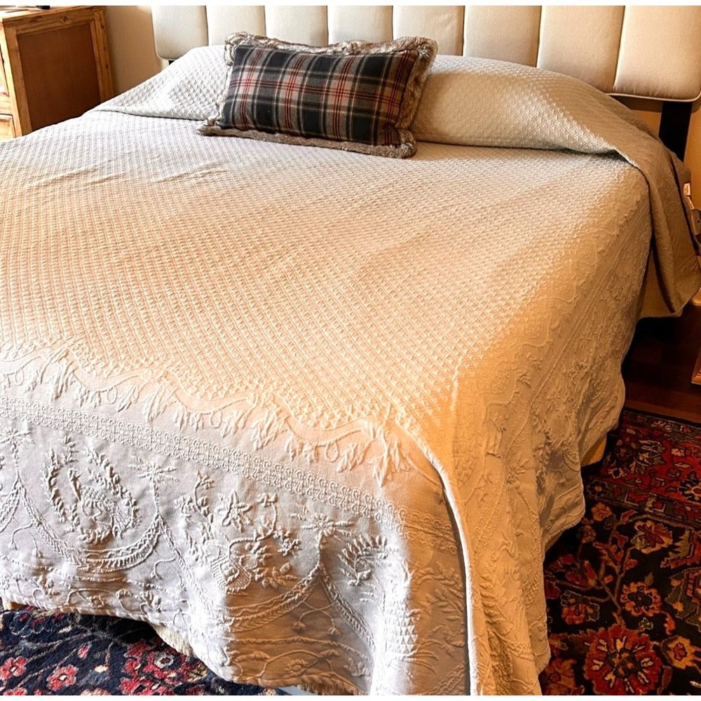 Charleston King Gray Bedspread EUC